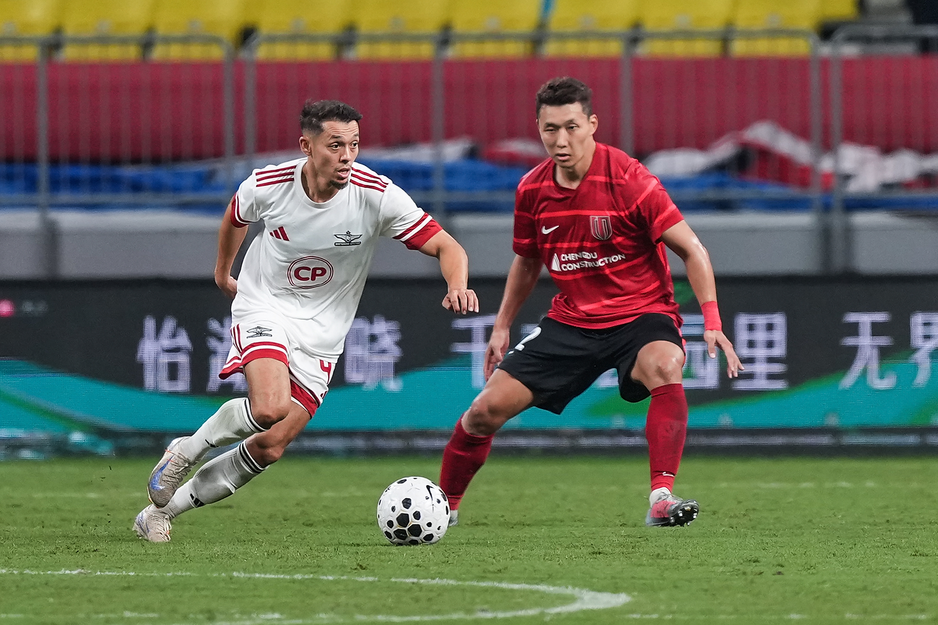 开云中国官网-关于成都蓉城迎葡超关键赛；冲刺阶段防线松动；压力陡增；赛季目标并未改变的信息